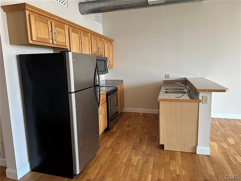 466 N Salina St #8 — Photo 4