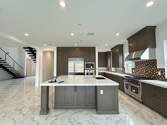 5th image of 20425 Edgewood Ct