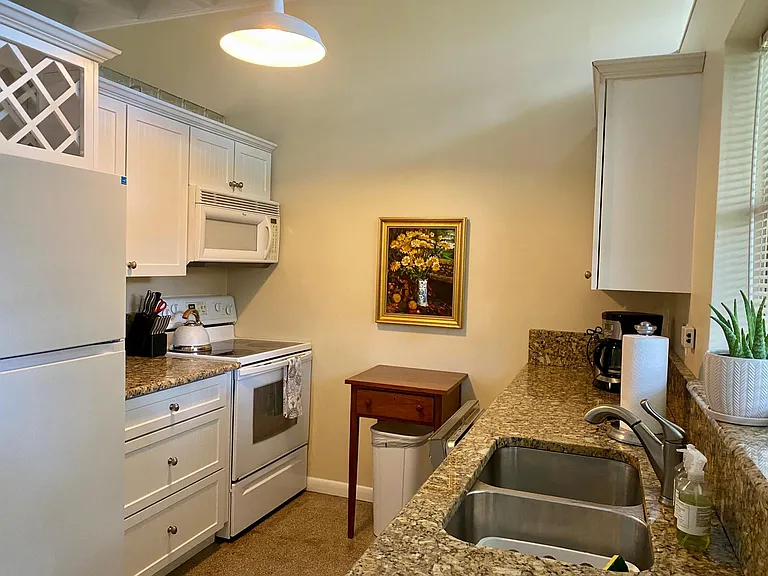 720 Lantana Ln #C — Photo 9