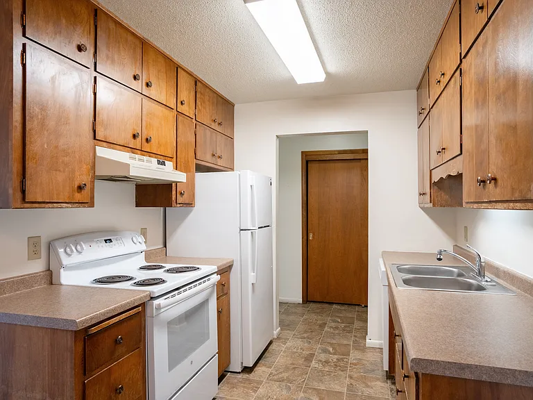 Fargo, ND Betty Ann Apartments | Kitchen