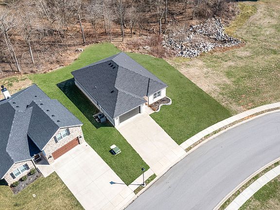 3rd image of 305 Wingfield Dr