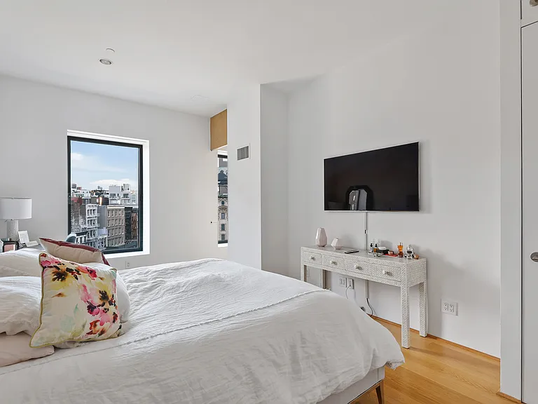 1 York St #6D — Photo 8