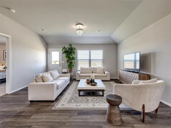 9949 Rattlesnake Ln, Yukon, OK 73099