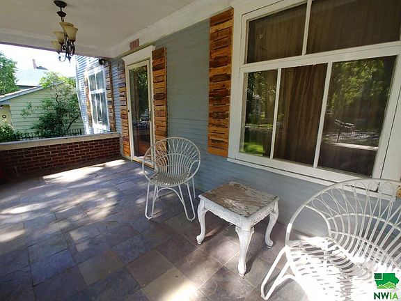 2nd image of 1902 Douglas St