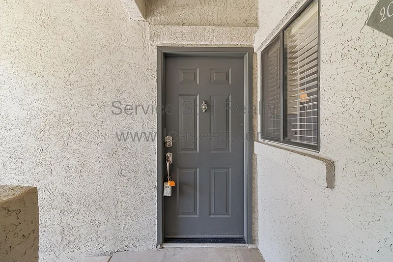 2 bed, 1.0 bath, 924 sqft, $1,775 — Photo 2