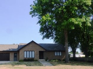 403 Benton Ave E, Albia, IA 52531