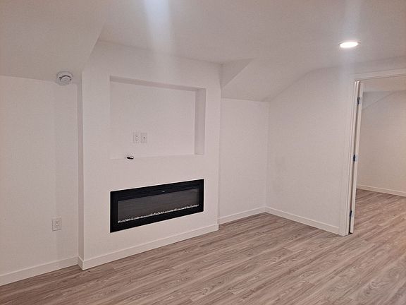 4th image of 401-405 Westbourne St #401