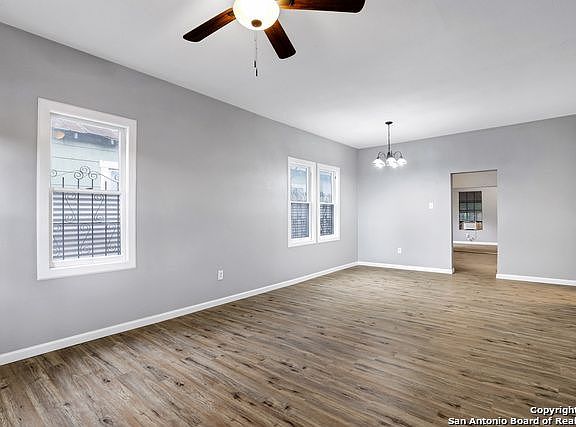 3rd image of 807 W Theo Ave