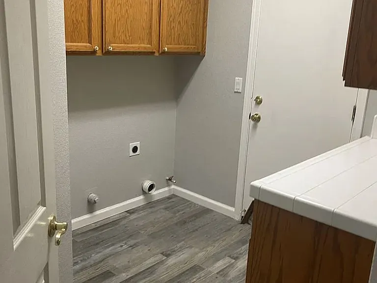 1437 Mayfield St — Photo 5