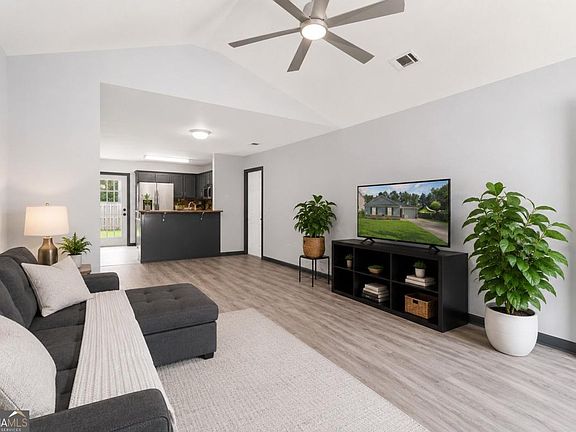 3rd image of 28 Twin Oaks Pl