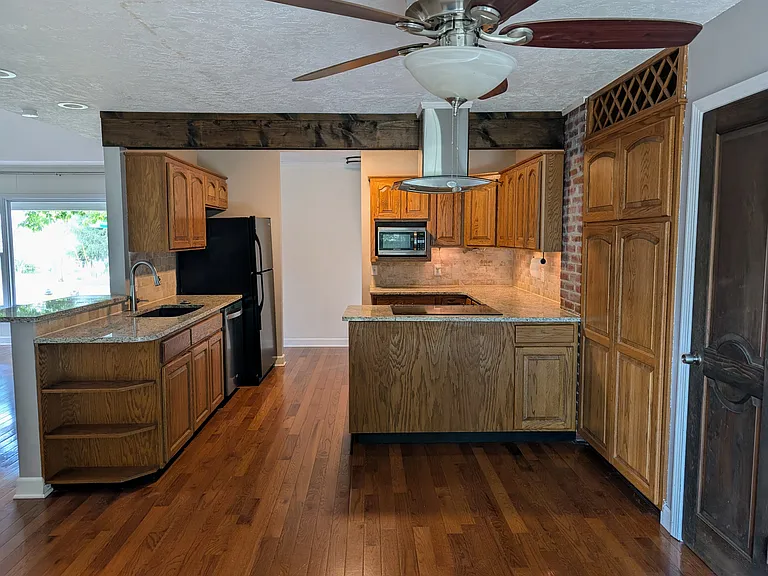 5800 Floyd St — Photo 6
