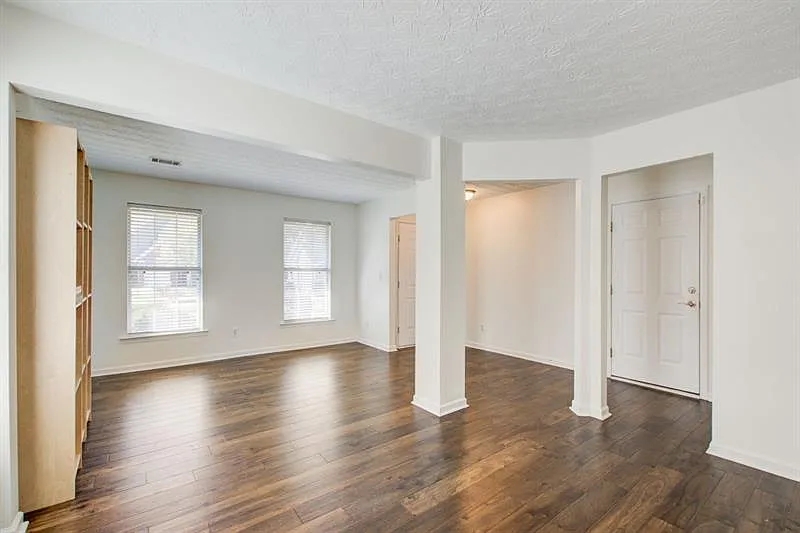 3 bed, 2.5 bath, 1833 sqft, $2,375 — Photo 4
