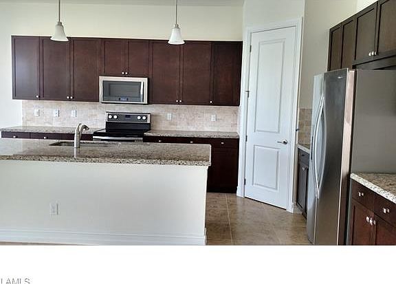 3rd image of 9224 Woodhurst Dr