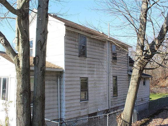 2nd image of 387 Willow St