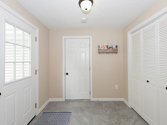 4th image of 428 Congress St