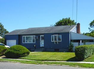 14 Seward St, West Babylon, NY 11704