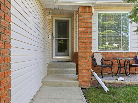 3rd image of 209 SW Schubert Pl NW