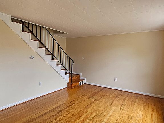 3rd image of 222 E Whitlock Ave