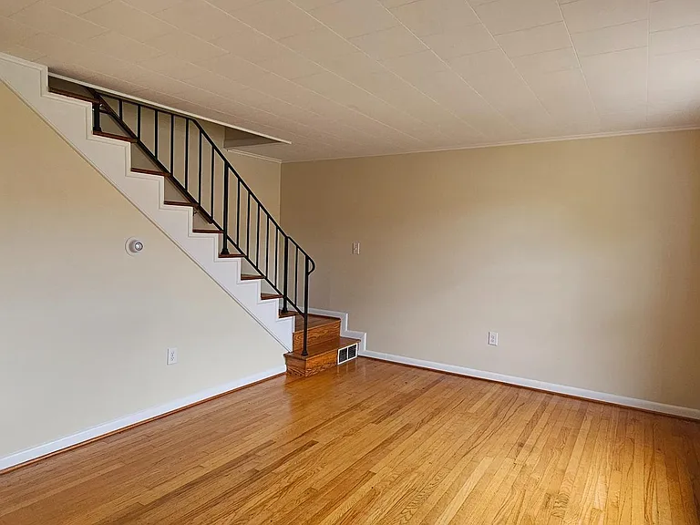 222 E Whitlock Ave — Photo 3