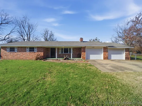 1103 N Fox St, Chouteau, OK 74337