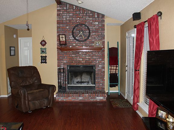 2nd image of 9349 S 94th Ave E