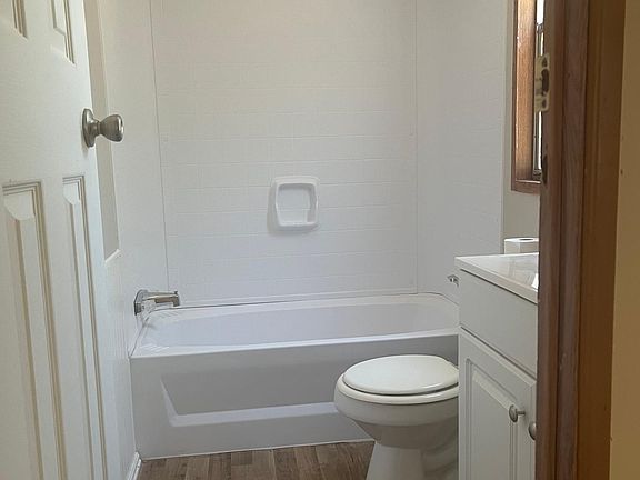 4th image of 330D Willow Bend Dr