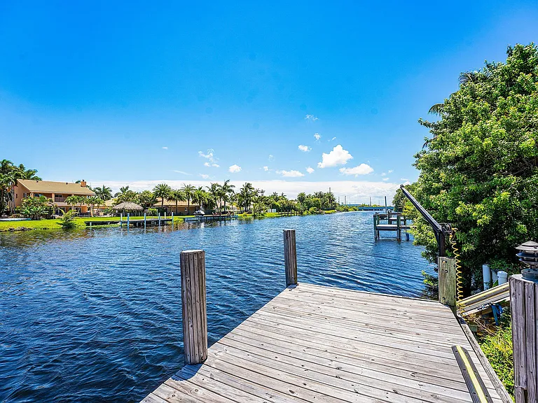 1402 Cormorant Rd — Photo 46