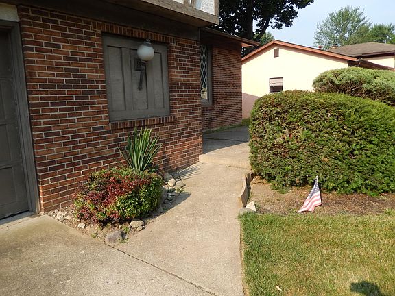 3rd image of 2107 Honeytree Ct