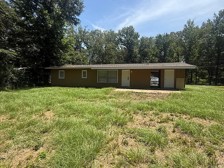 1357 Woody Dr — Photo 5