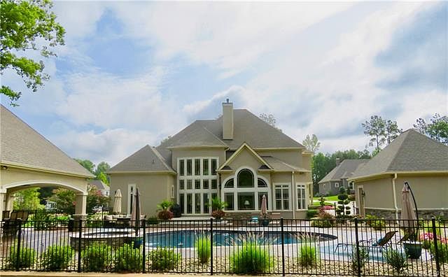 1st image of 134 Castle Dr