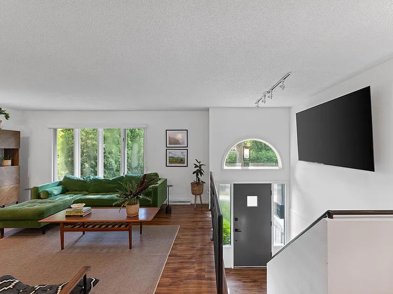 4004 Upton Ave S — Photo 2