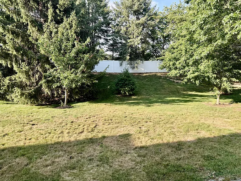 1209 Blossom Cir — Photo 8