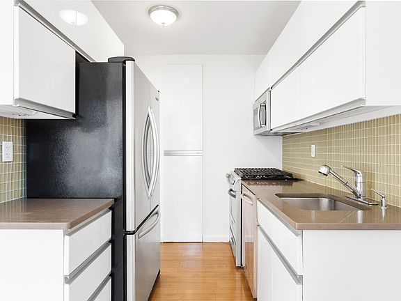 5th image of 100 W 93rd St APT 3E