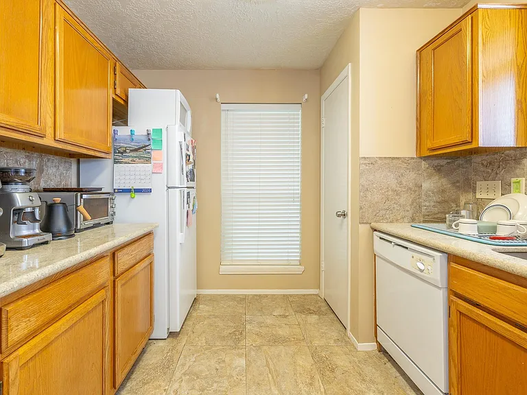 421 Indianmeadow Dr — Photo 10