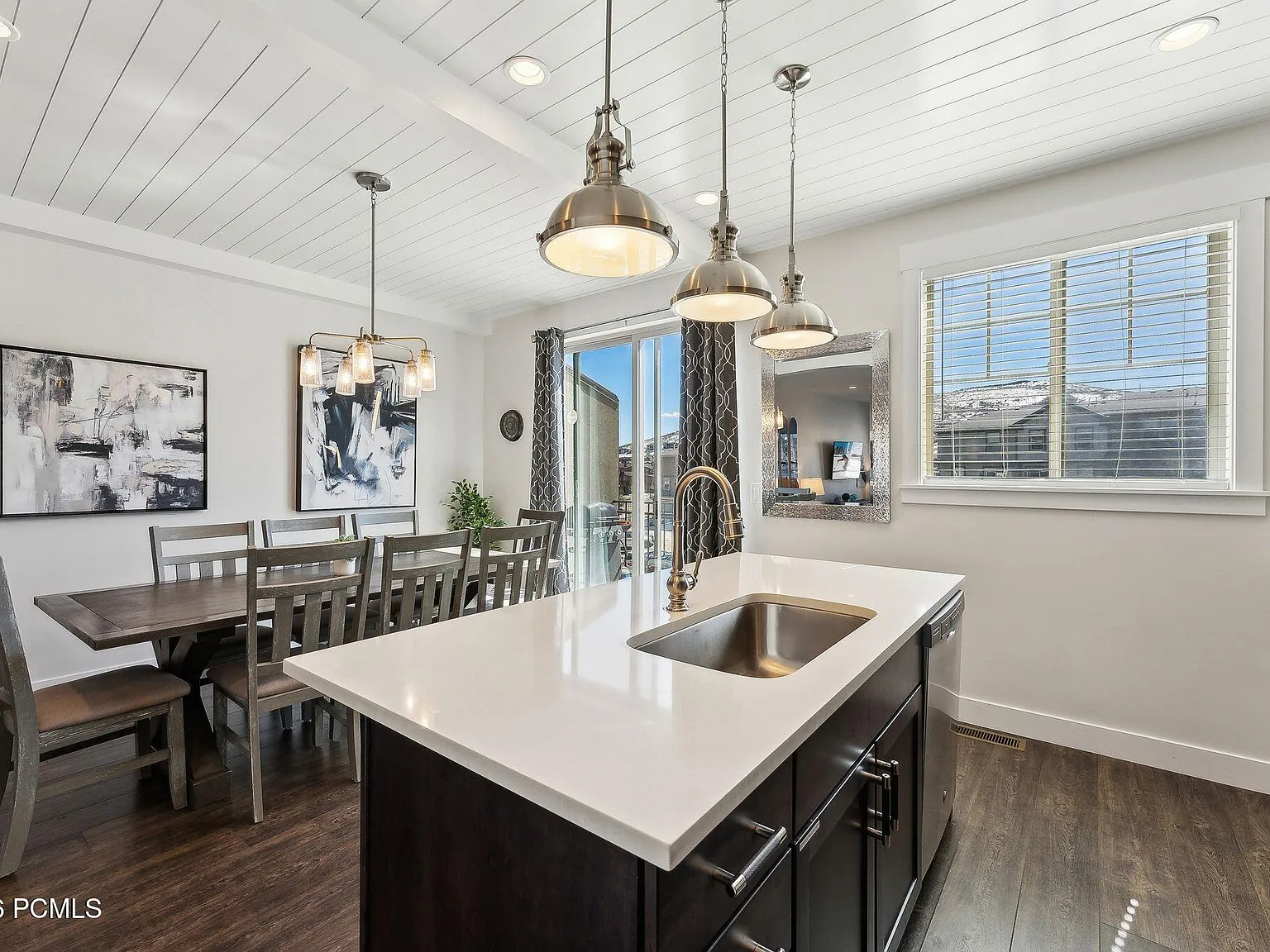 4 bed, 3.5 bath, 1934 sqft, $3,900 — Photo 1
