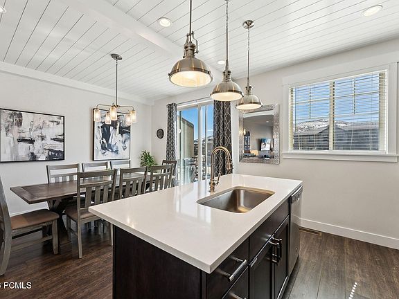 4th image of 1089 W Wasatch Spring Rd