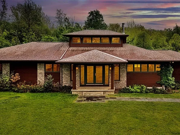 1990 Hall Rd, Elma, NY 14059