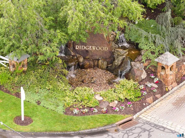 10 Ridgewood Drive #10, Middlebury, CT 06762