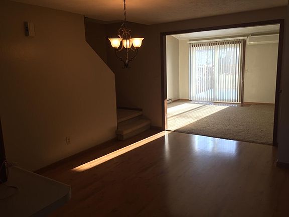 Open floor plan in dining room.
