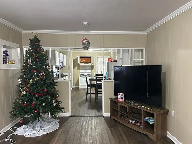 105 McKinnon St — Photo 3
