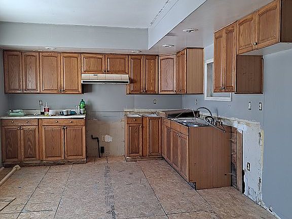 3rd image of 226 Pattison Avenue Ext