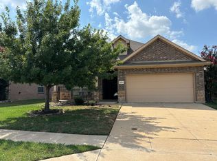 10853 Middleglen Rd, Haslet, TX 76052