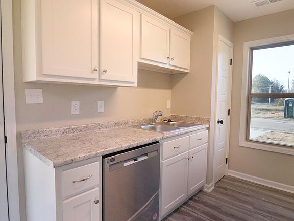 5th image of 8 Harris Dr