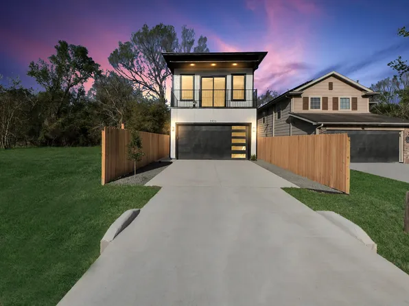 7935 Sunnyhill St, Houston, TX 77088