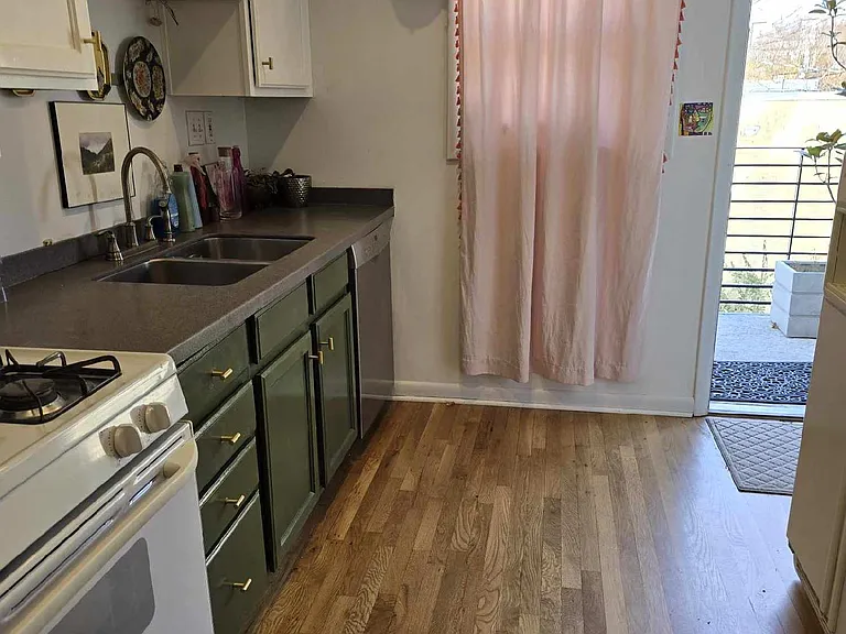 575 Flat Shoals Ave SE #8 — Photo 7