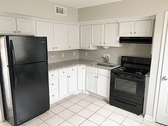 5th image of 9409 Lew Cir #A