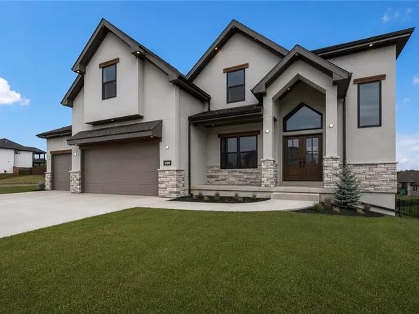5695 Thousand Oaks Dr, Parkville, MO 64152