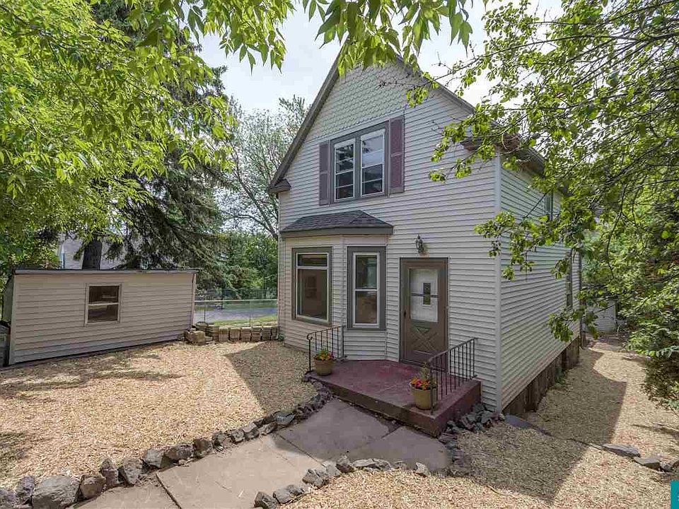 1st image of 901 N 23rd Ave W