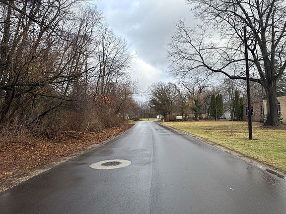 Exterior Neighborhood (street photo)