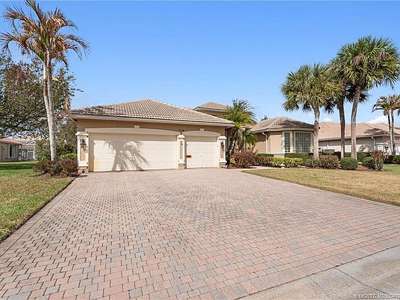 3rd image of 758 SW Blue Stem Way